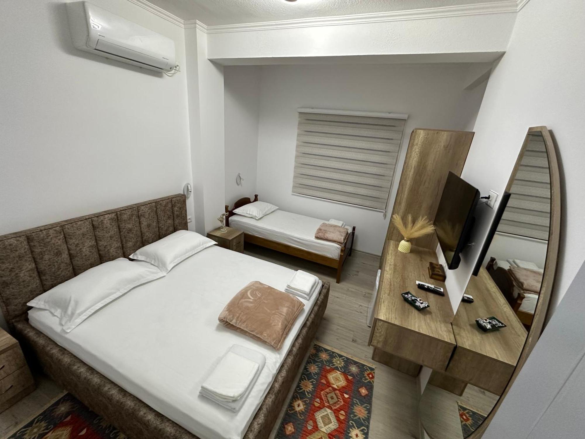 Lola'S Rooms Гирокастра Экстерьер фото