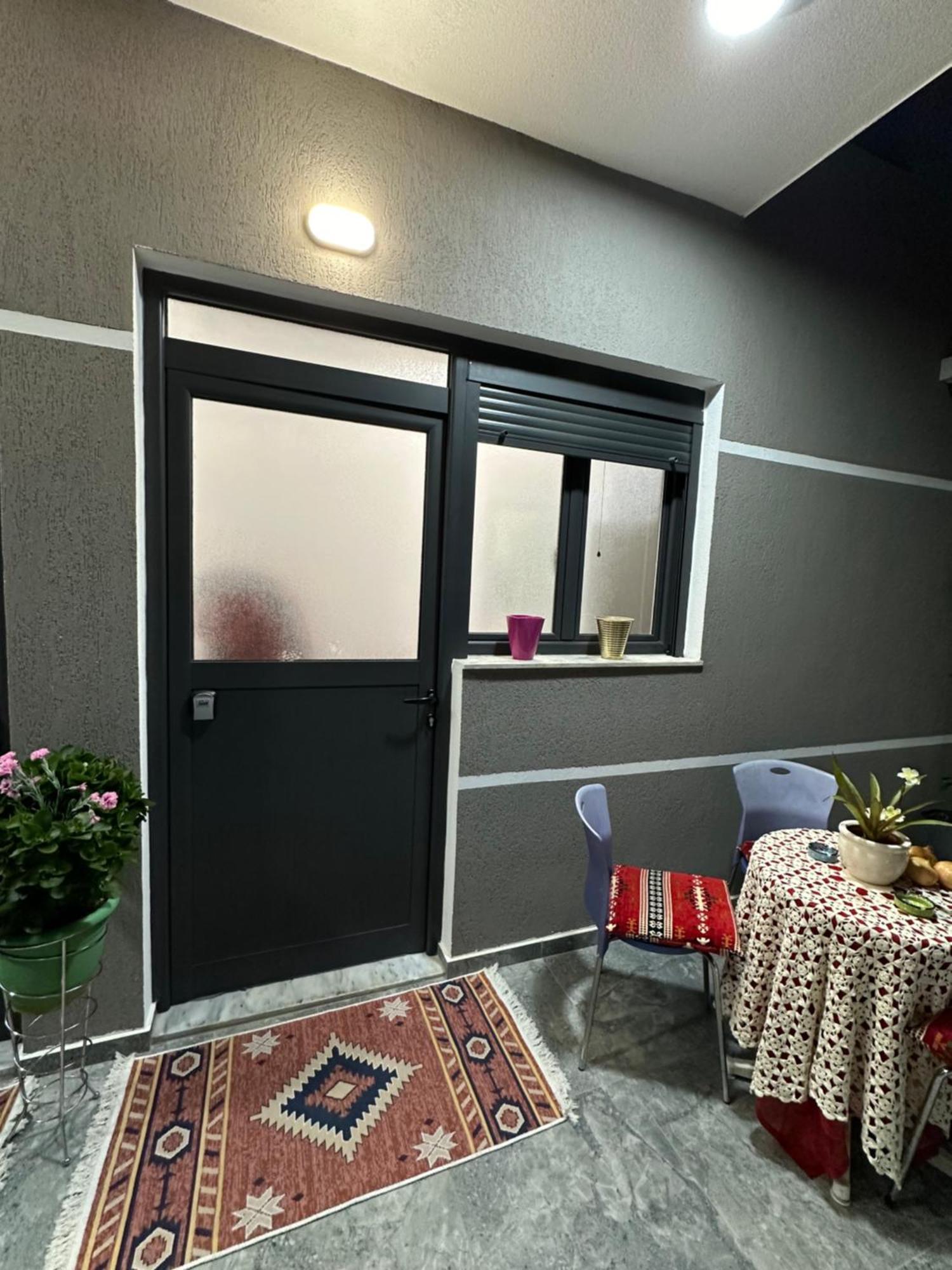 Lola'S Rooms Гирокастра Экстерьер фото