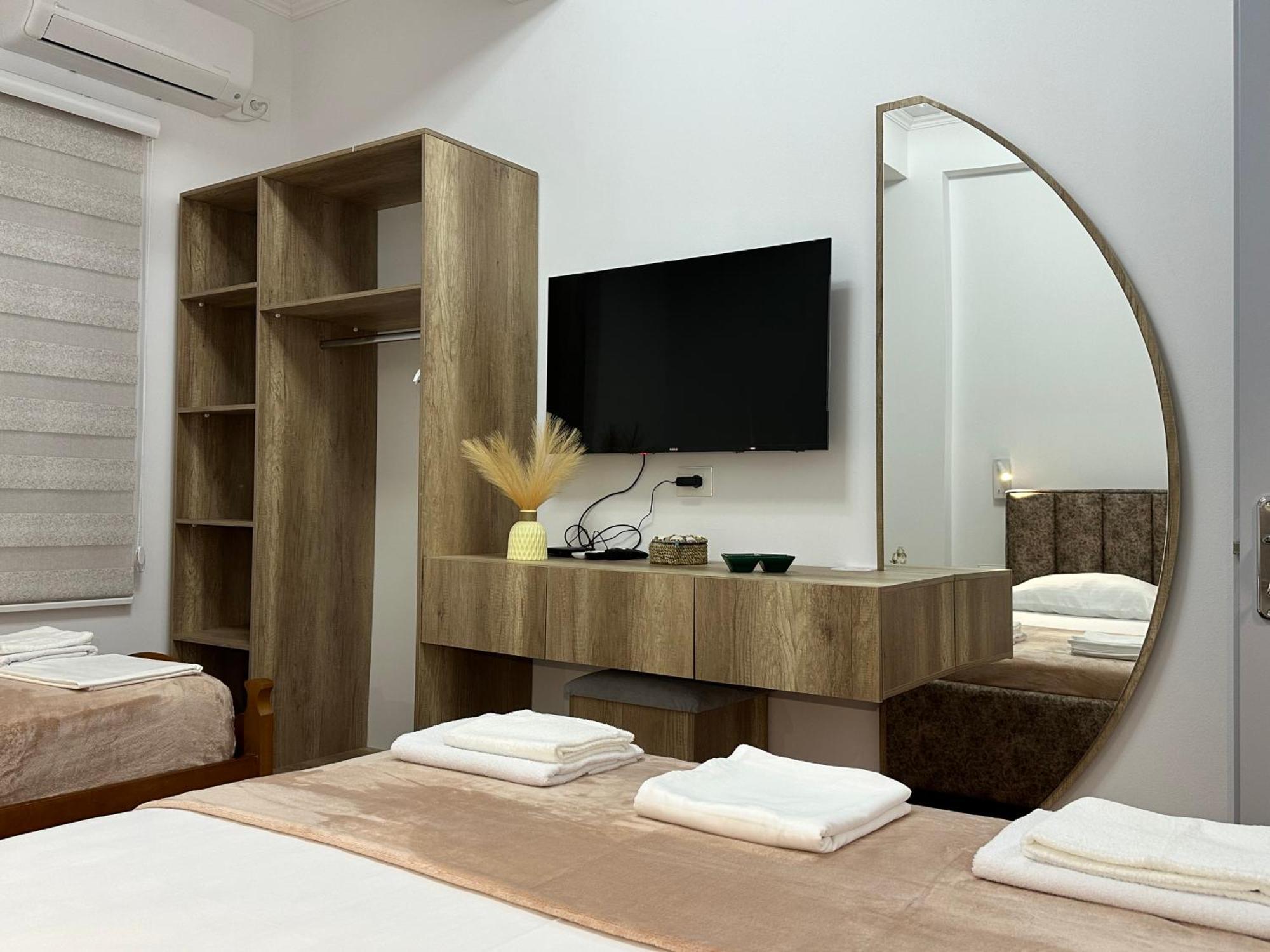 Lola'S Rooms Гирокастра Экстерьер фото